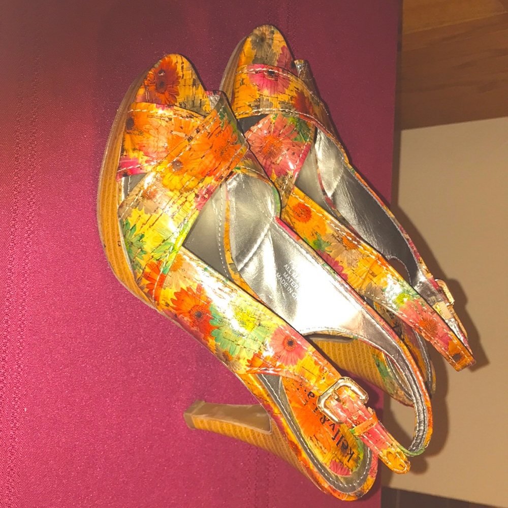 Kelly & Katie women’s high heel floral pattern